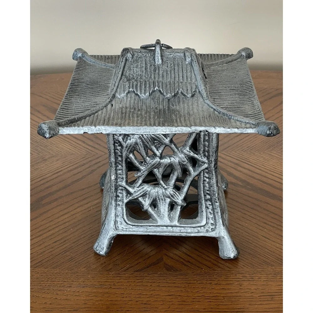 Japanese Cast Iron Pagoda‎ Garden Lamp Lantern